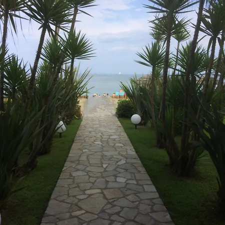 Les Pieds Dans L'eau En Corse !